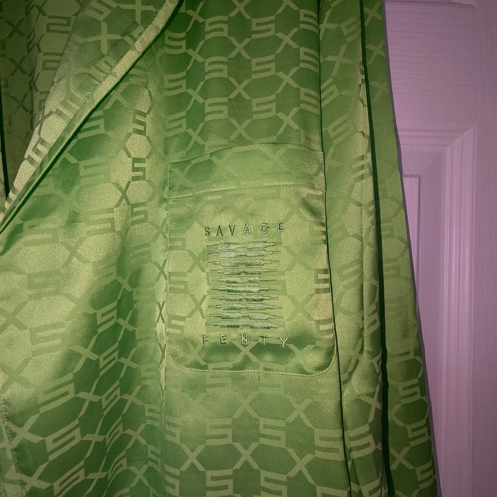 Green Satin Robe - Picture 4 of 8